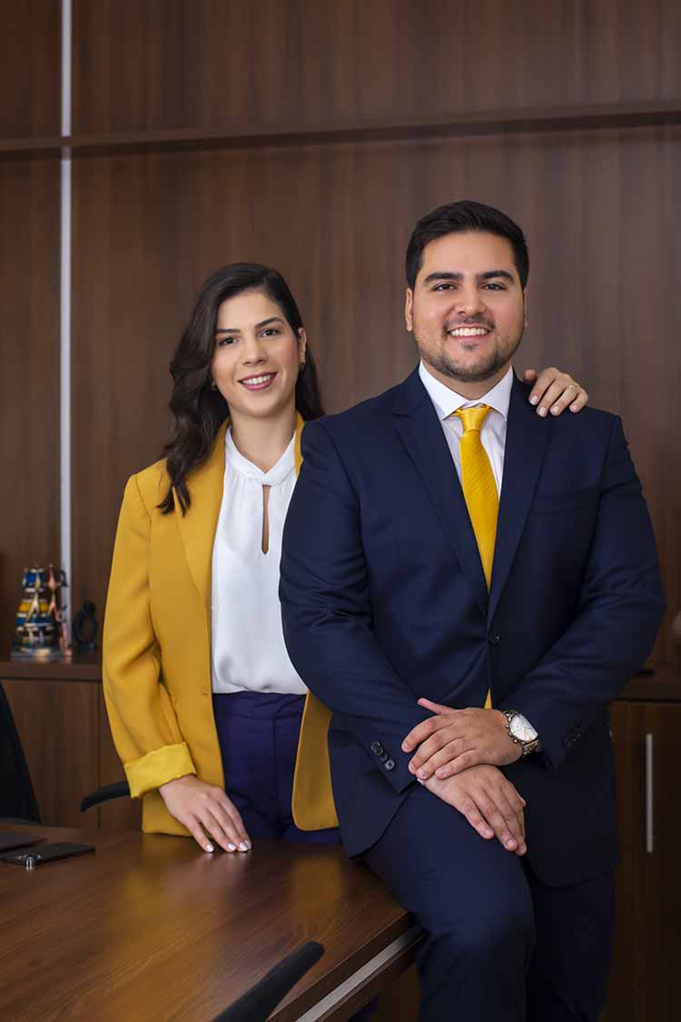 Dra. Lorenza Bergonsi e Dr. Paulo Conforto no escritório